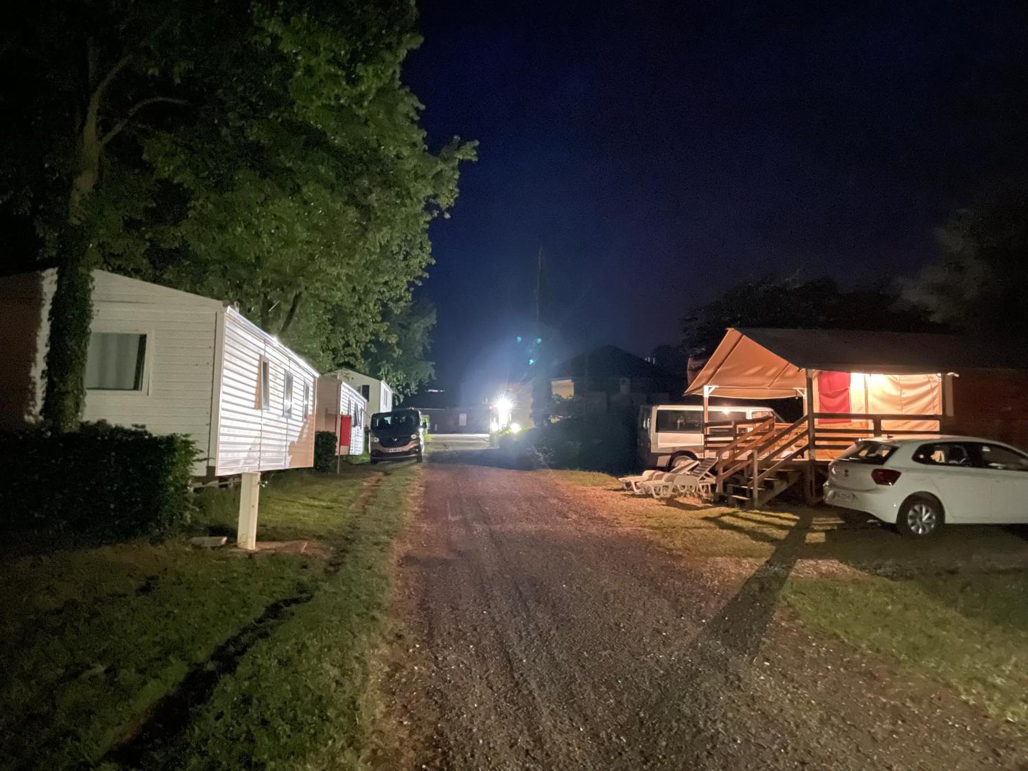 Camping Les Portes Du Perche Mamers Exterior photo
